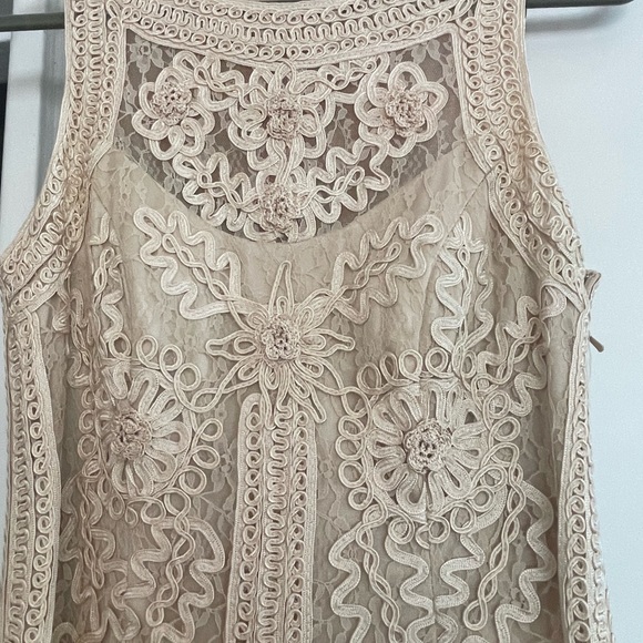 Beautiful cream colored lace Sue Wong formal cocktail dress in a size 6. - Picture 6 of 6